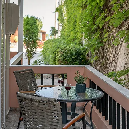 Elena Seafront Luxury Apartament Almirida