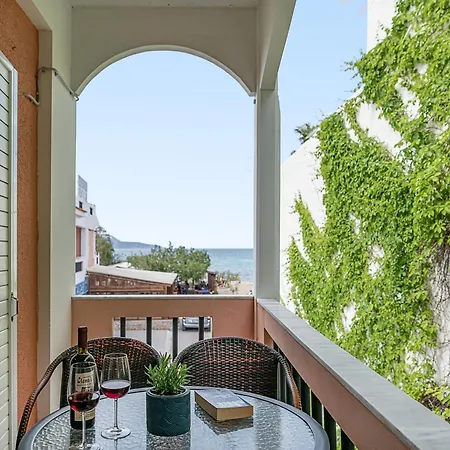 Elena Seafront Luxury Apartament