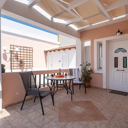 Elena Seafront Luxury Apartament